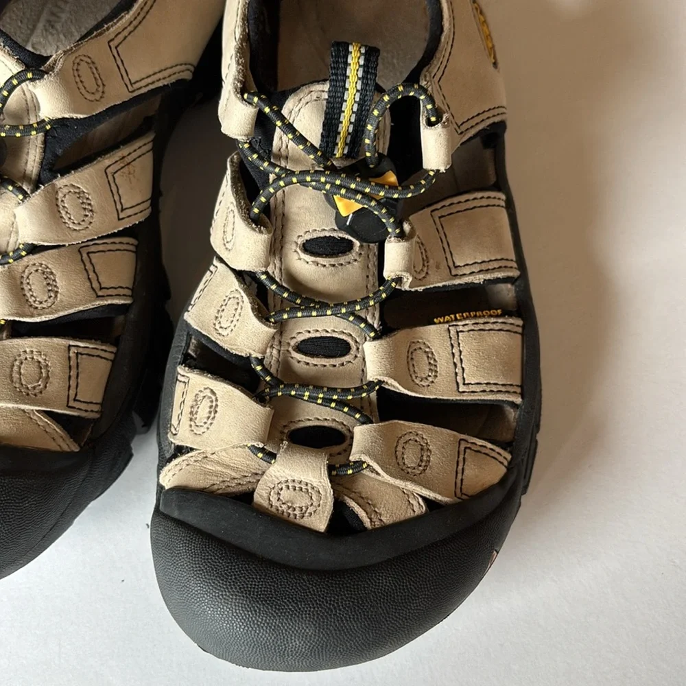 Keen Beige and Black Hiking/Water Shoes - Picture 2 of 7